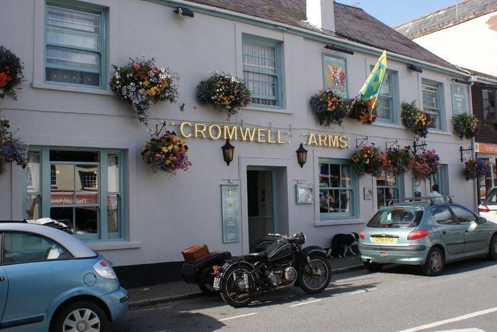 The Cromwell Arms Inn Bovey Tracey Dış mekan fotoğraf