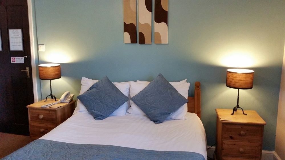 The Cromwell Arms Inn Bovey Tracey Dış mekan fotoğraf