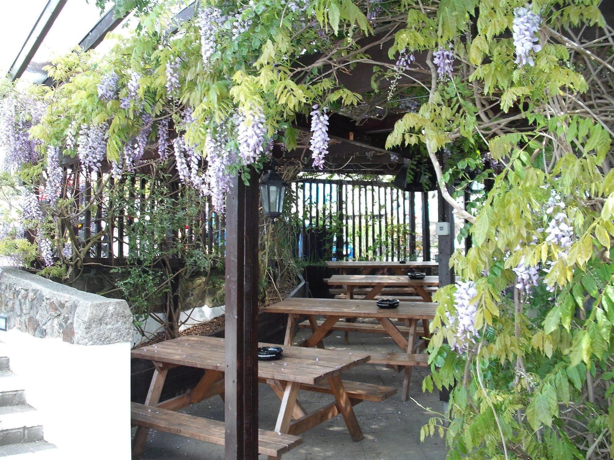 The Cromwell Arms Inn Bovey Tracey Dış mekan fotoğraf
